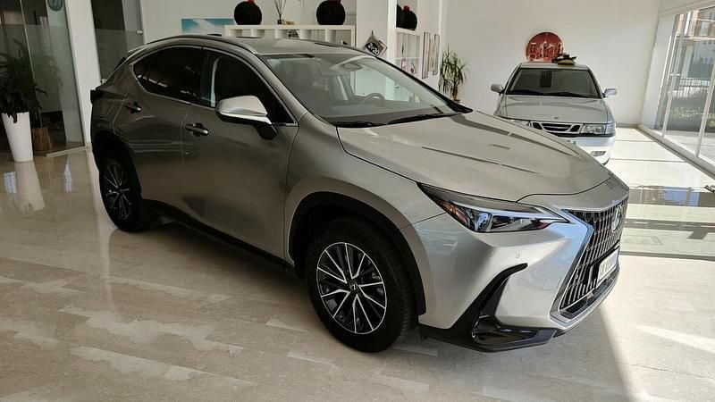 Usata Lexus NX450h+ Luxury Line 184 CV (135 kW) 2022 Grigio SUV