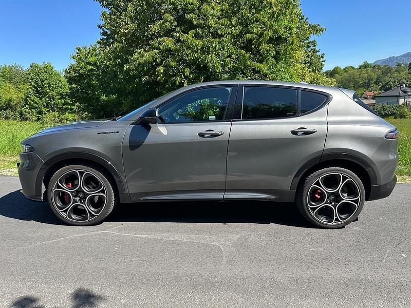 Begagnad Alfa Romeo Tonale Edizione Speciale 160 HK (117 kW) 2023 Grå SUV