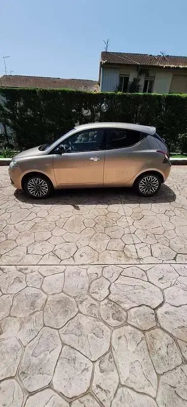 Usata Lancia Ypsilon Gold 69 CV (50 kW) 2021 Giallo Utilitaria