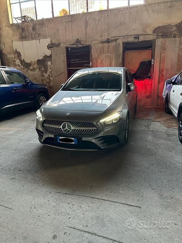 Grigio Usata 2021 Mercedes B200 AMG Monovolume | 24.500 € - Immagine 1/4