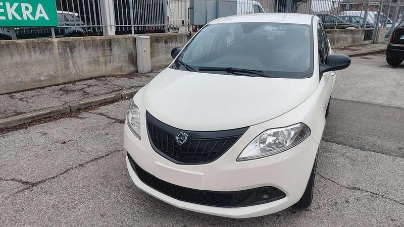 Usata Lancia Ypsilon S 69 CV (50 kW) 2024 Bianco Utilitaria