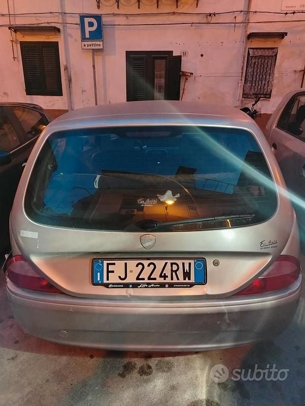 Usata Lancia Ypsilon 60 CV (44 kW) 2003 Grigio Utilitaria