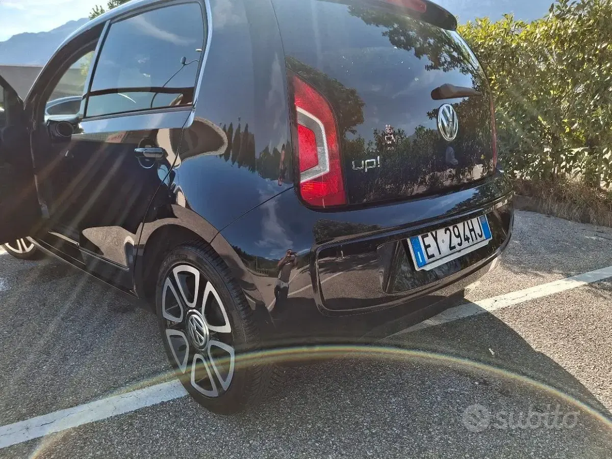 Usata VW up! 75 CV (55 kW) 2015 Nero Utilitaria