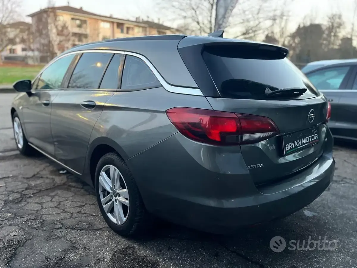 Usata Opel Astra 110 CV (80 kW) 2017 Verde Station wagon