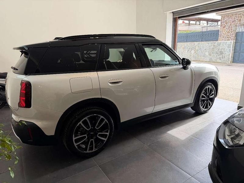 Usata Mini Cooper Countryman Favoured 141 CV (103 kW) 2024 Bianco SUV