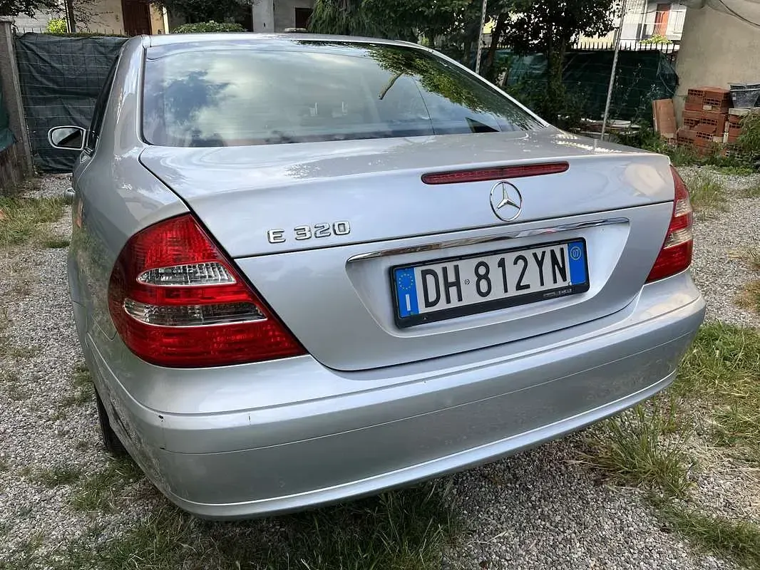 Usata Mercedes E220 Avantgarde 125 CV (91 kW) 2006 Berlina