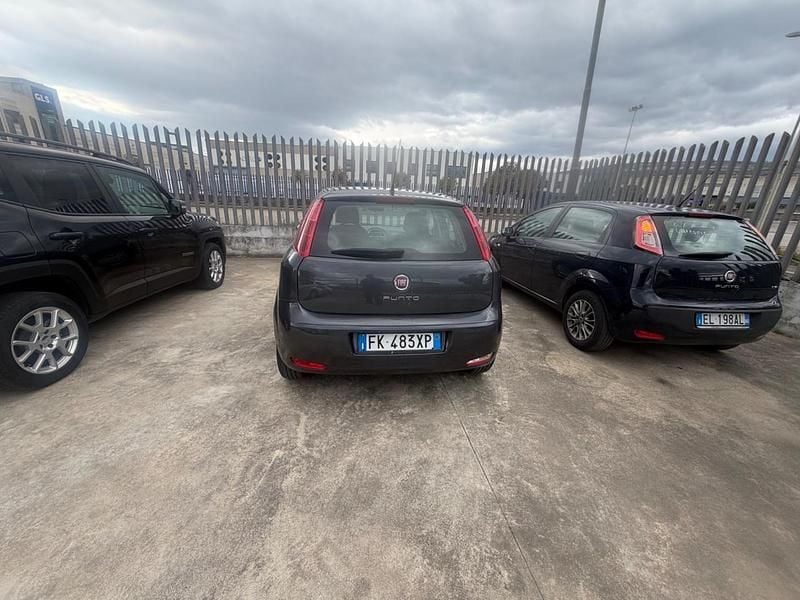 Usata Fiat Punto Street 95 CV (69 kW) 2017 Argento Utilitaria