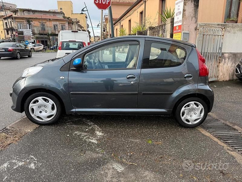 Usata Peugeot 107 54 CV (39 kW) 2007 Grigio Utilitaria