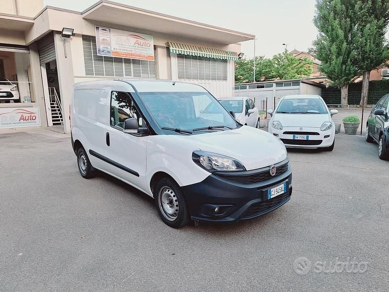 Occasion Fiat Doblò Easy 90 ch (66 kW) 2022 Blanc Monospace