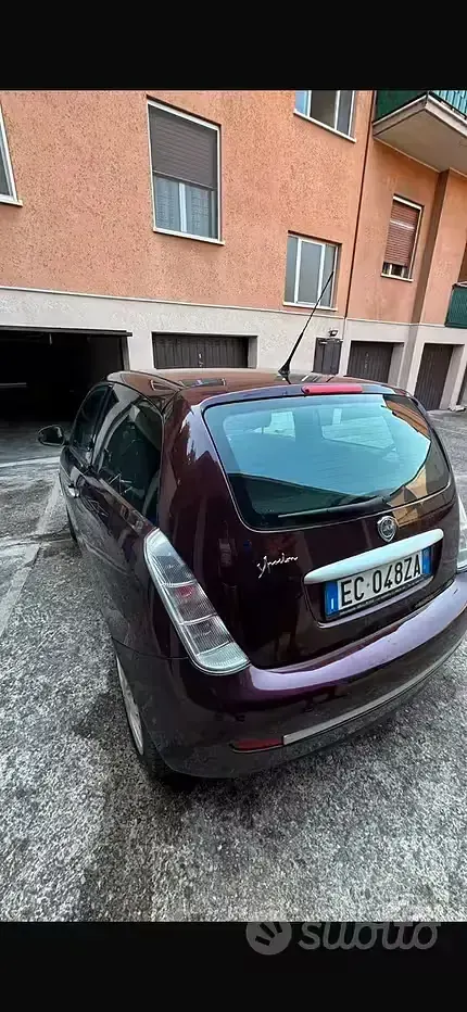 Usata Lancia Ypsilon 60 CV (44 kW) 2010 Viola Utilitaria