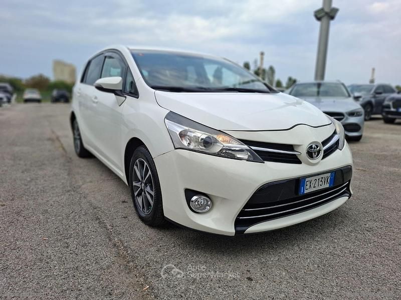Usata Toyota Verso Style 111 CV (81 kW) 2014 Bianco Monovolume