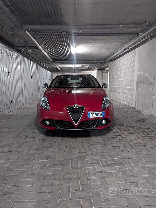 Rosso Usata 2017 Alfa Romeo Giulietta Super Tre volumi | 6900 € (Super prezzo) - Immagine 1/4