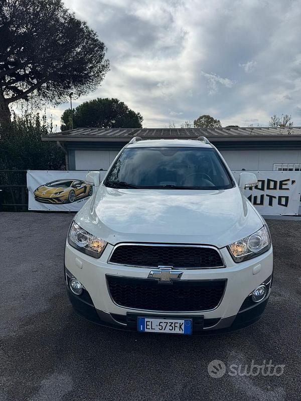 Bianco Usata 2012 Chevrolet Captiva LTZ SUV | 6000 € (Ottimo prezzo) - Immagine 1/4