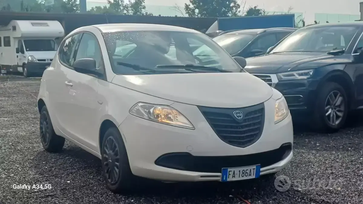 Usata Lancia Ypsilon 69 CV (50 kW) 2015 Bianco Utilitaria