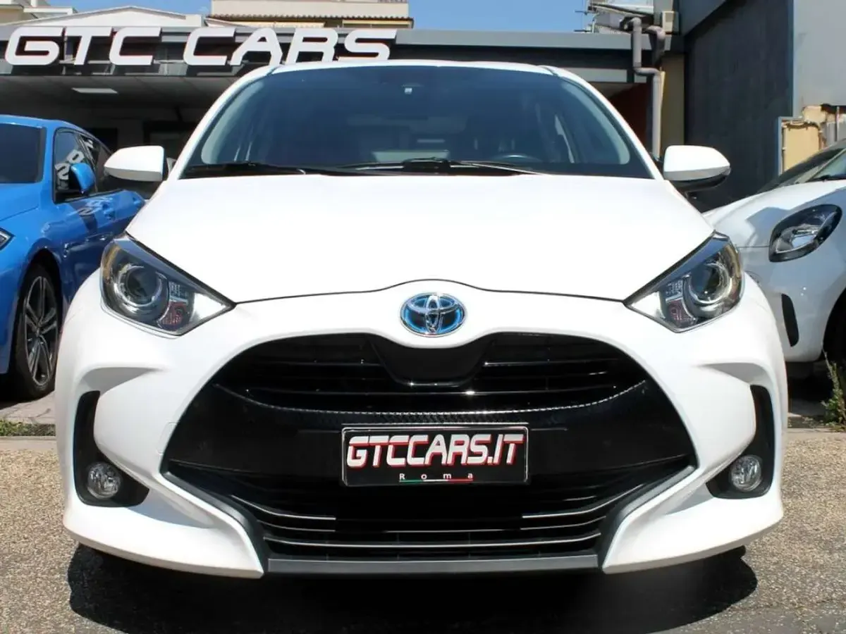 Usata Toyota Yaris Hybrid 92 CV (67 kW) 2023 Bianco Berlina