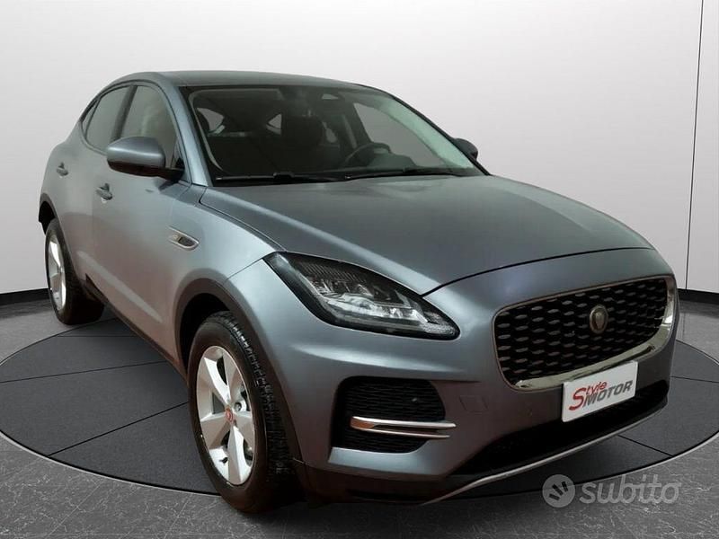 Begagnad Jaguar E-Pace 163 HK (119 kW) 2022 Grå SUV