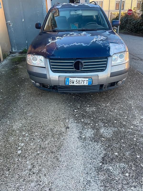 Usata VW Passat 130 CV (95 kW) 2001 Blu Station wagon