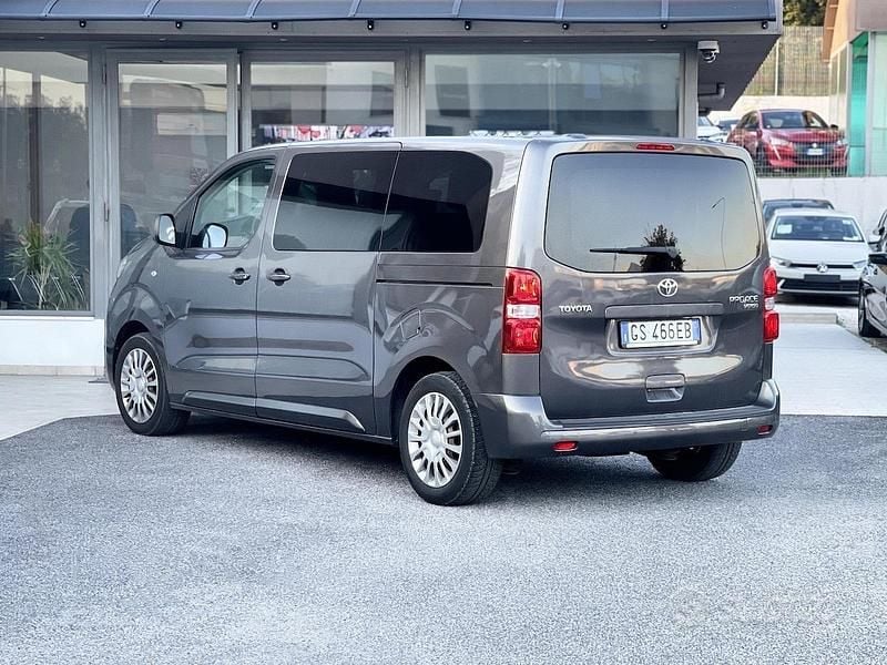 Usata Toyota Proace Verso 144 CV (105 kW) 2023 Grigio Station wagon