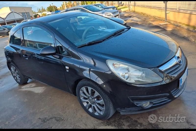 Usata Opel Corsa Edition 80 CV (58 kW) 2010 Nero Utilitaria