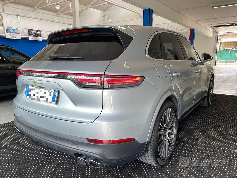 Usata Porsche Cayenne 470 CV (345 kW) 2020 Argento metallizzato SUV