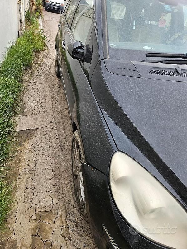 Usata Mercedes B180 95 CV (69 kW) 2007 Nero Monovolume
