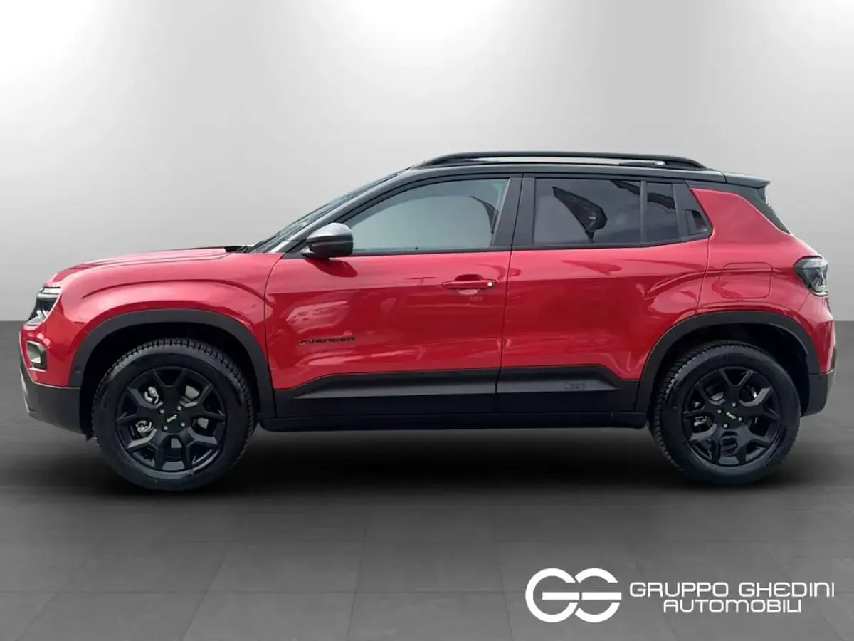 Nuova Jeep Avenger Overland 136 CV (100 kW) 2026 Ruby con tetto volcano SUV