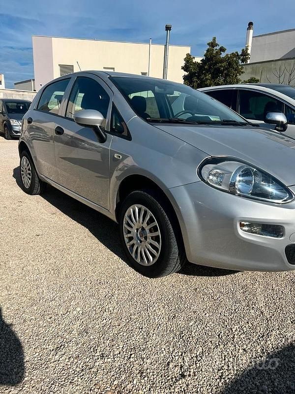 Usata Fiat Punto 77 CV (56 kW) 2016 Grigio Utilitaria