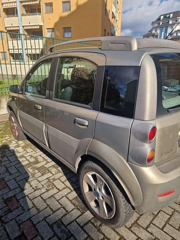 Usata Fiat Panda 4x4 Cross 69 CV (50 kW) 2006 Utilitaria