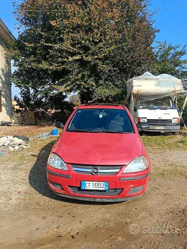 Rosso Usata 2005 Opel Corsa Due volumi | 350 € (Super prezzo) - Immagine 1/4