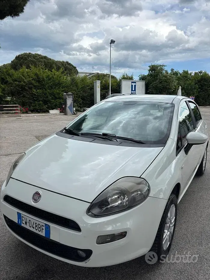 Occasion Fiat Punto Lounge 70 ch (51 kW) 2014 Blanc Citadine