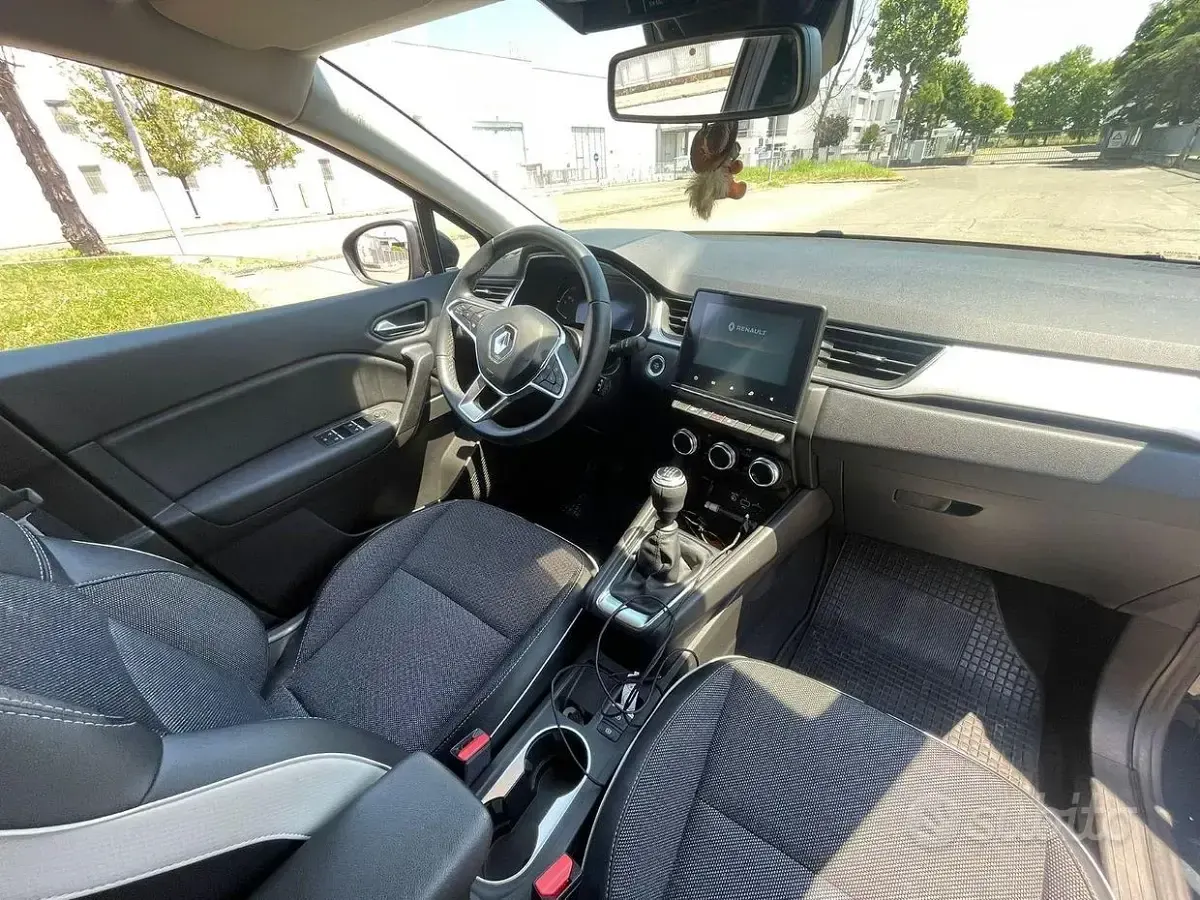 Usata Renault Captur 101 CV (74 kW) 2022 Bluazzurro SUV