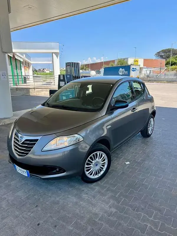 Usata Lancia Ypsilon Silver 86 CV (63 kW) 2013 Grigio Utilitaria