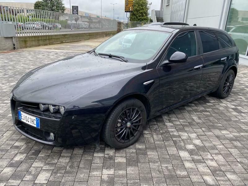 Venduto Alfa Romeo 159 2.0 jtdm 136 c. auto usate in vendita