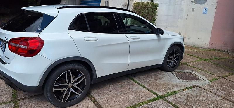 Usata Mercedes GLA200 136 CV (100 kW) 2014 Bianco SUV