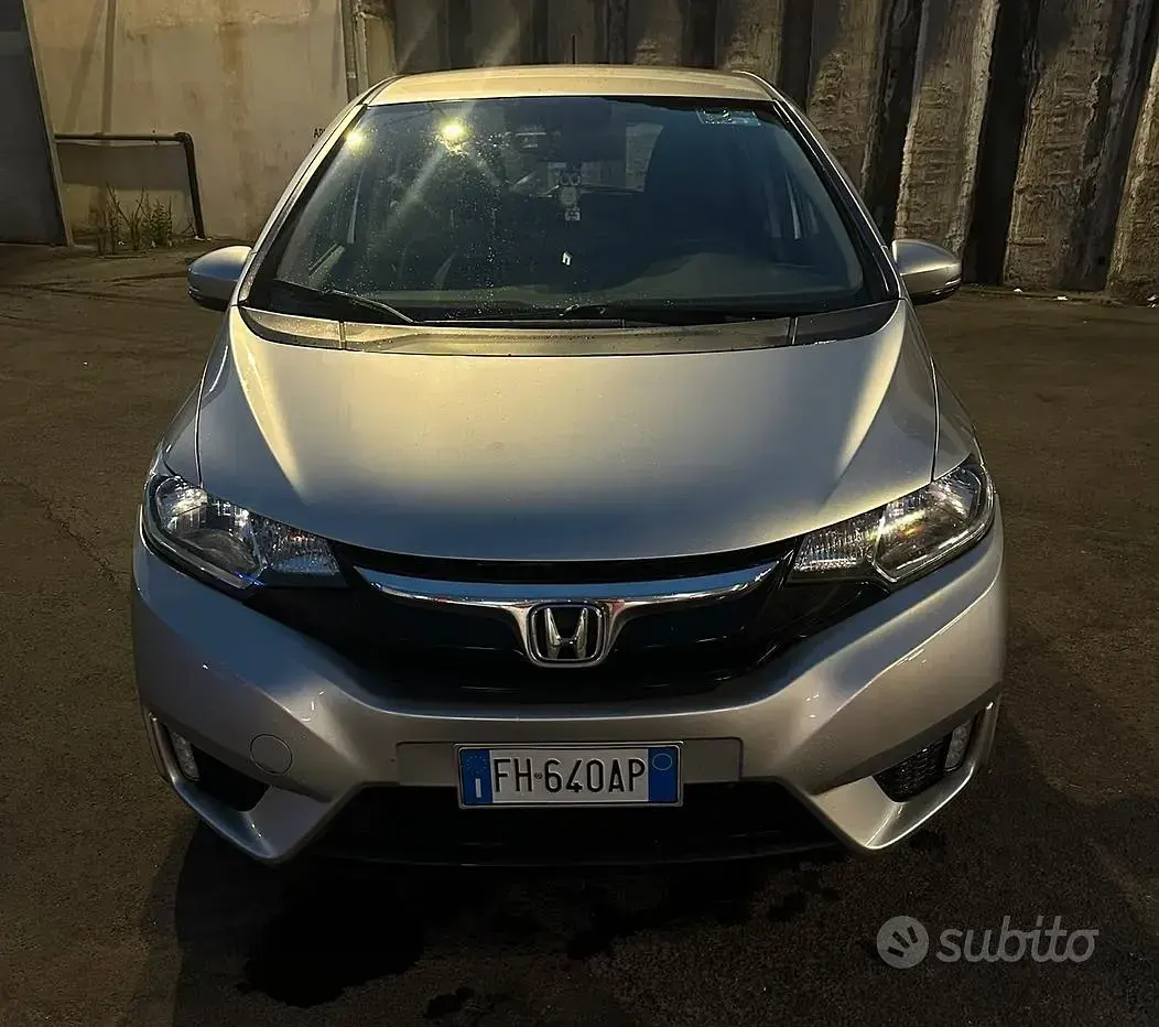 Usata Honda Jazz Trend 102 CV (75 kW) 2017 Grigio Utilitaria