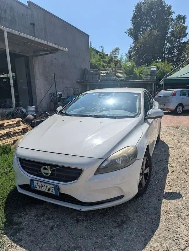 Usata Volvo V40 Momentum 114 CV (83 kW) 2012 Utilitaria