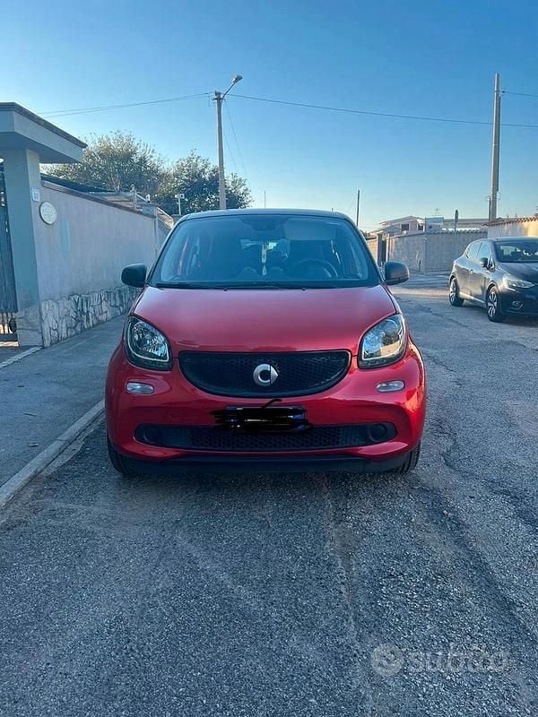 Usata Smart ForFour 75 CV (55 kW) 2019 Rosso Utilitaria