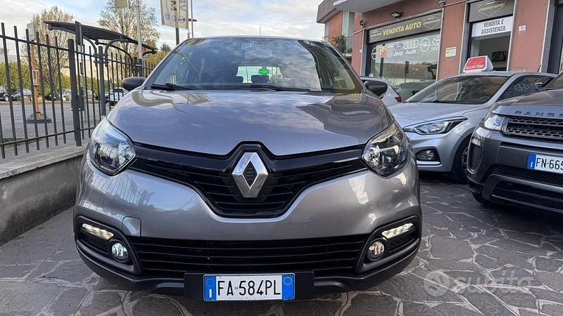 Usata Renault Captur Intens 90 CV (66 kW) 2015 Grigio SUV