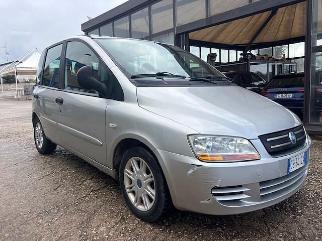 Usata Fiat Multipla Dynamic 116 CV (85 kW) 2004 Argento Monovolume