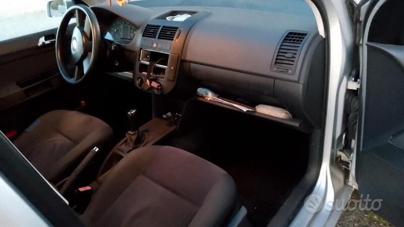 Usata VW Polo 75 CV (55 kW) 2005 Grigio Utilitaria