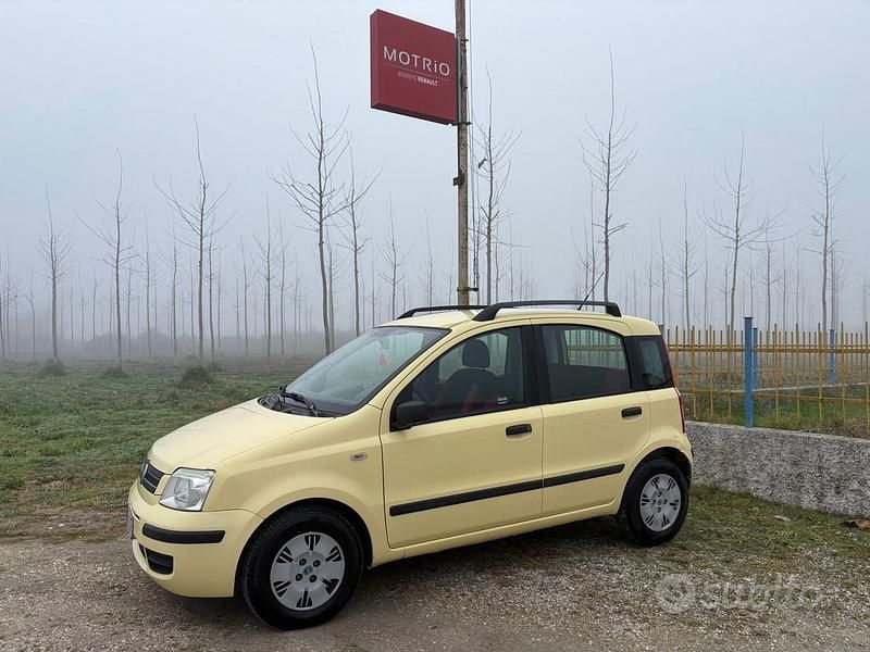 Giallo Usata 2006 Fiat Panda Tre volumi | 3200 € (Buon prezzo) - Immagine 1/4