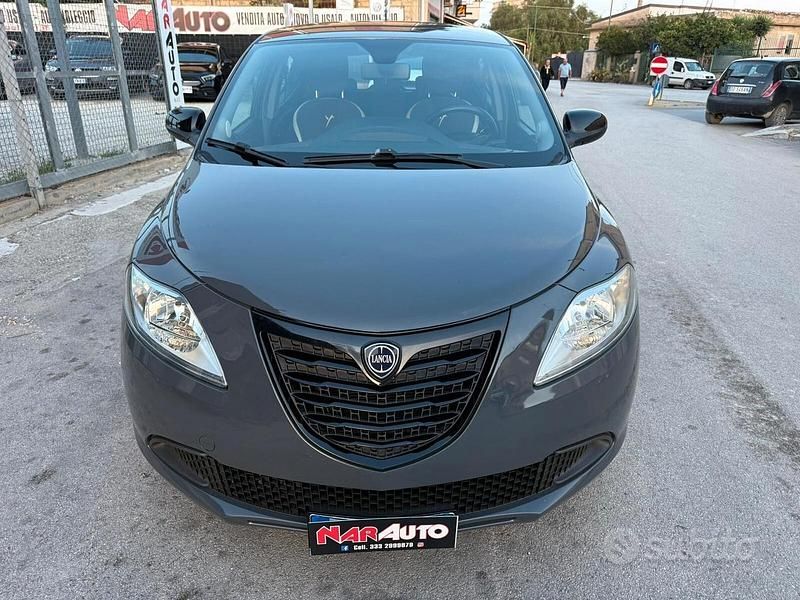 Usata Lancia Ypsilon Platinum 95 CV (69 kW) 2014 Blu Utilitaria