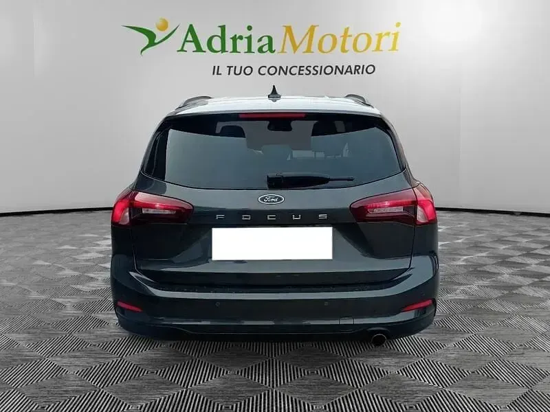 Begagnad Ford Focus ST 116 HK (85 kW) 2023 Grå Kombi