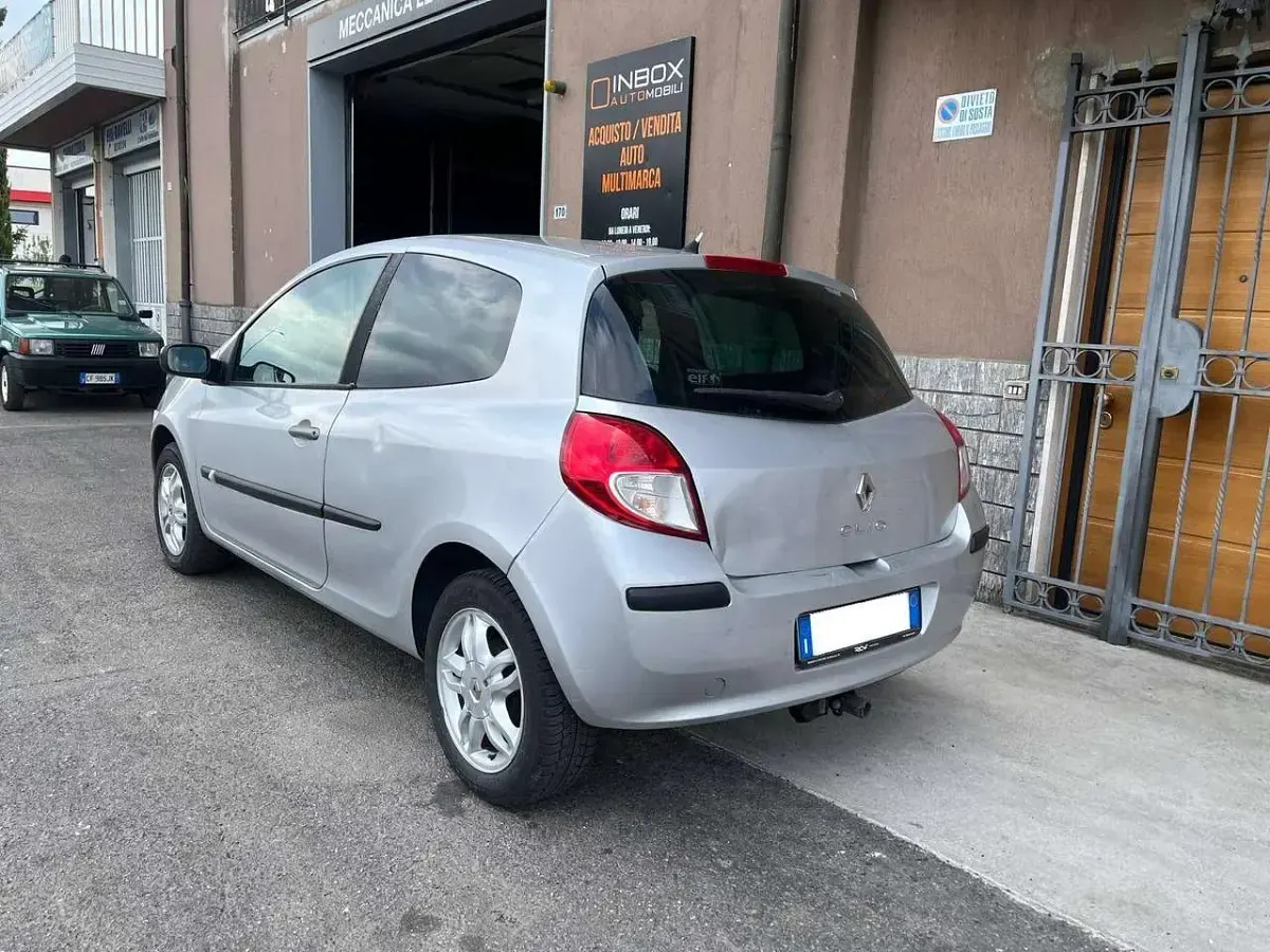 Usata Renault Clio II 75 CV (55 kW) 2008 Argento Berlina