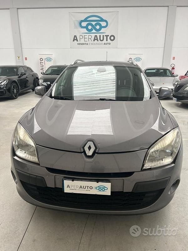 Usata Renault Laguna GrandTour 110 CV (80 kW) 2010 Grigio Station wagon