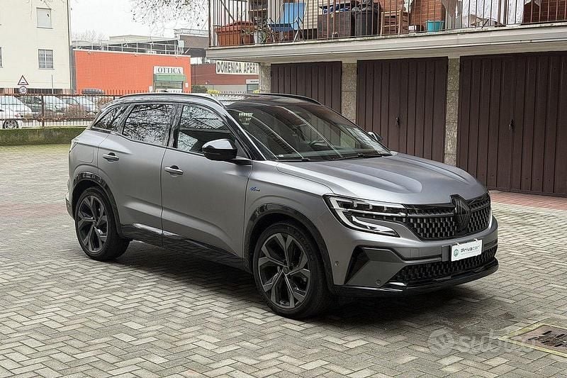 Usata Renault Austral Iconic Esprit Alpine 200 CV (147 kW) 2023 Grigio SUV