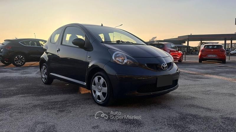Usata Toyota Aygo 68 CV (50 kW) 2006 Grigio Utilitaria