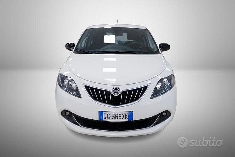 Usata Lancia Ypsilon Gold 70 CV (51 kW) 2021 Bianco Utilitaria