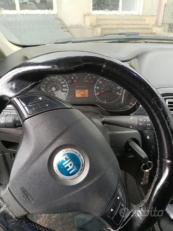 Usata Fiat Grande Punto 75 CV (55 kW) 2006 Nero Utilitaria