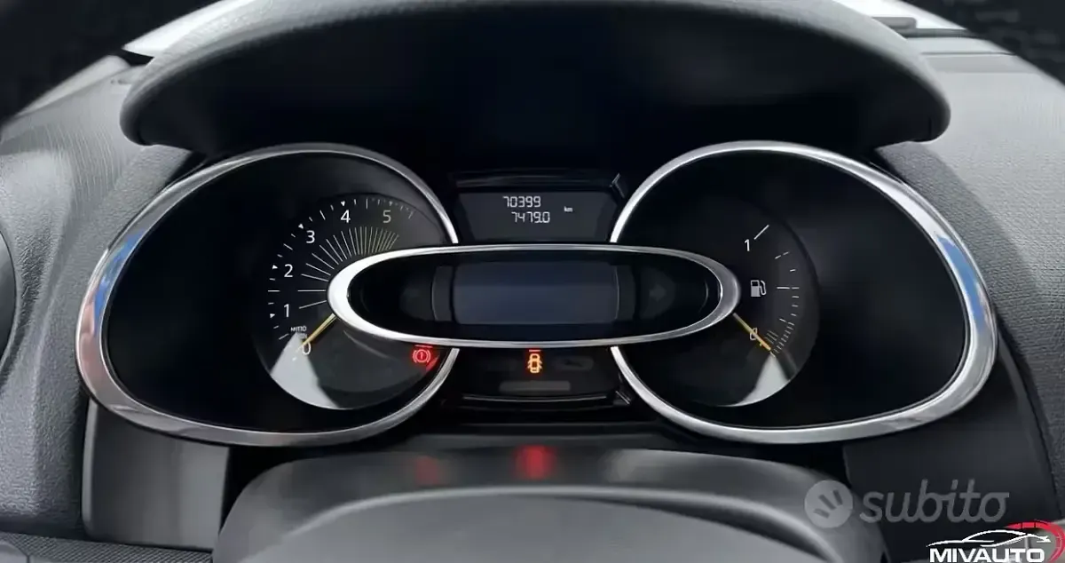 Usado Renault Clio IV 90 CV (66 kW) 2014 Blanco Berlina
